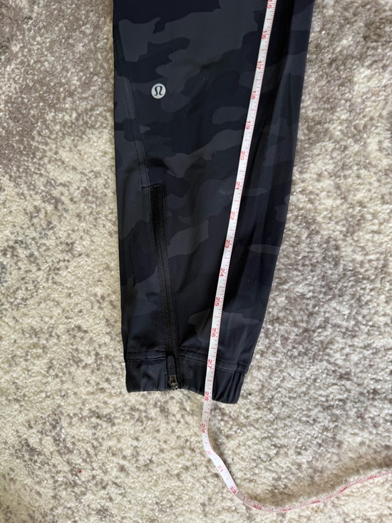 NWOT Lululemon Adapted State High-Rise
Jogger *28" - Camo Deep Coal Multi size 4 - Picture 11 of 11